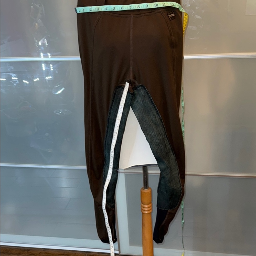 FITS Brown Riding fullseat breeches.  Elastic pull on waist.